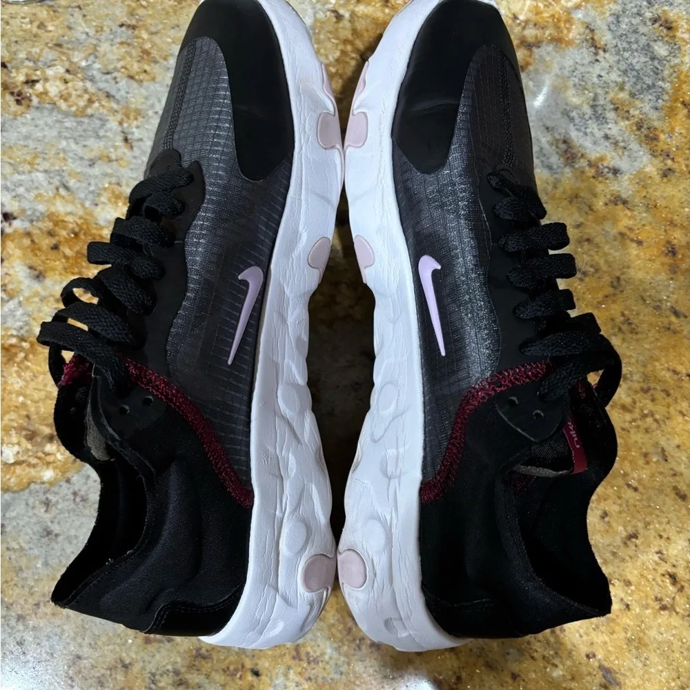 Nike Renew size 9